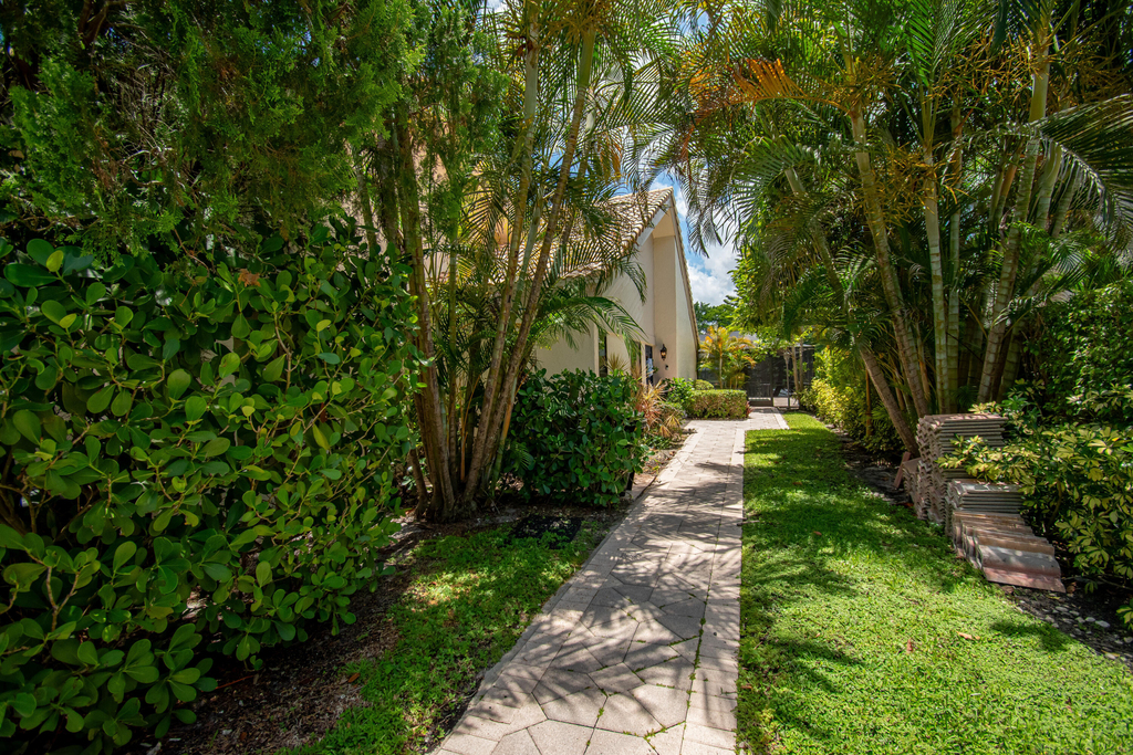 9708 Erica Court - Photo 6