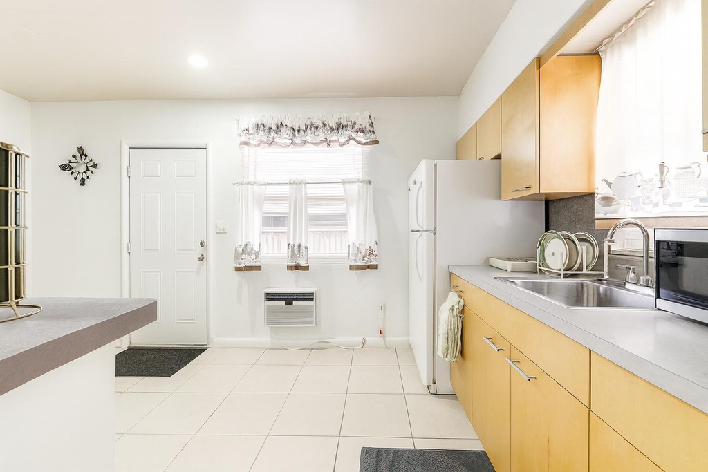 1935 Taylor Street - Photo 4
