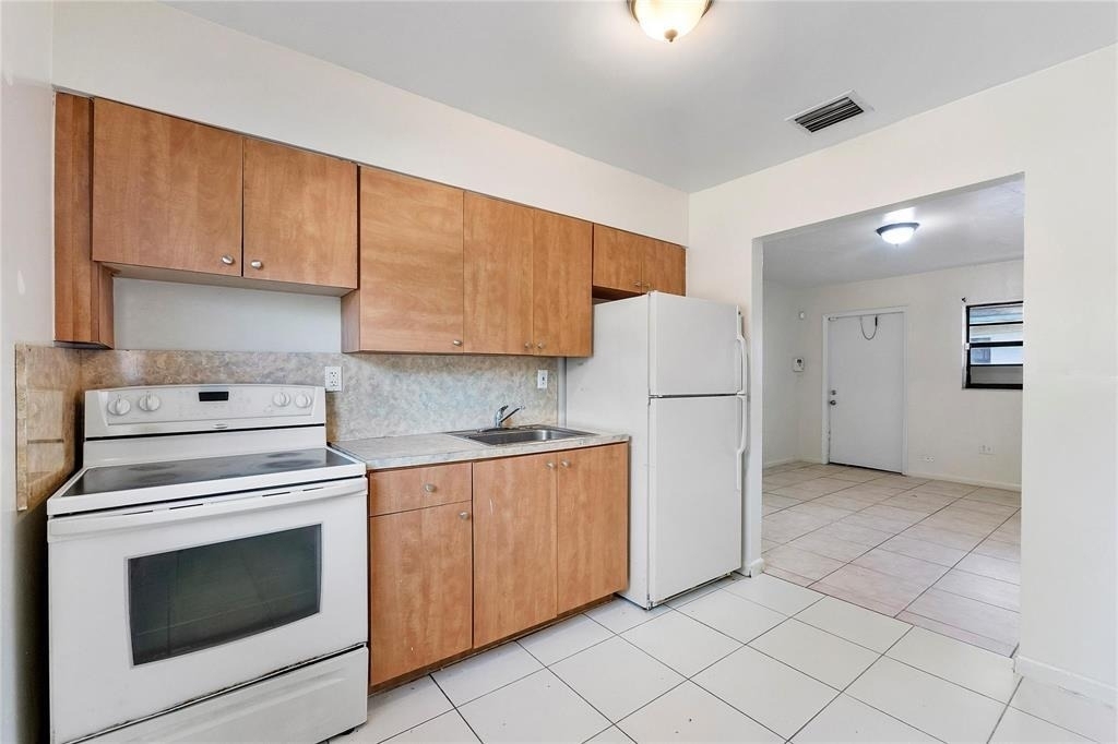 747 Nw 14th Way - Photo 5