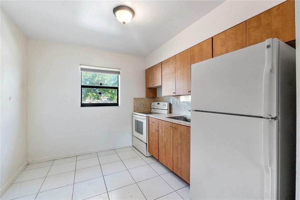 747 Nw 14th Way - Photo 4