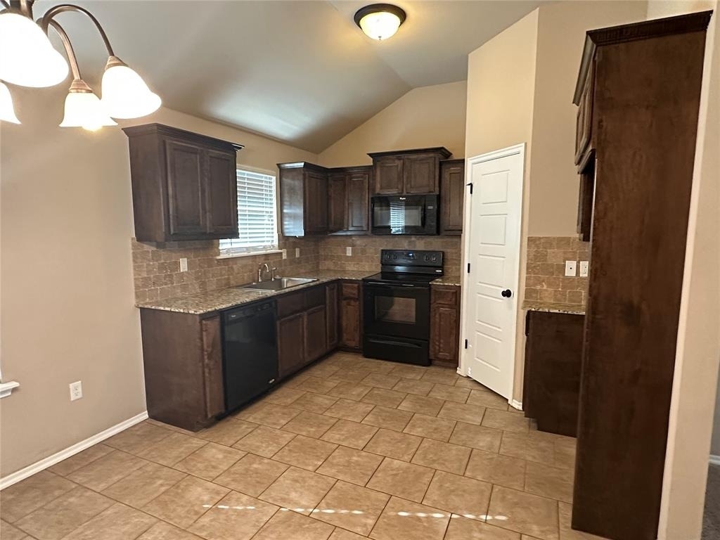 5811 Marblewood Drive - Photo 5