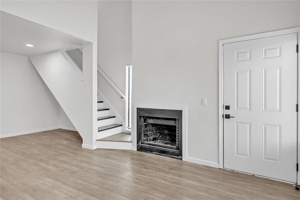 11560 N May Avenue - Photo 2