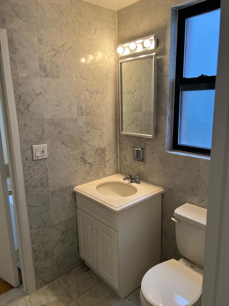 East 63rd Street - Photo 4