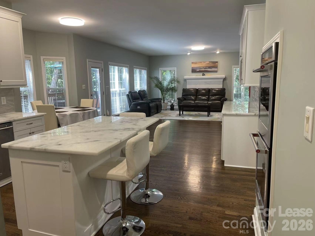 6025 Oakridge Court - Photo 8