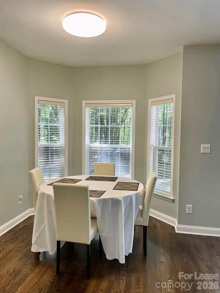 6025 Oakridge Court - Photo 10