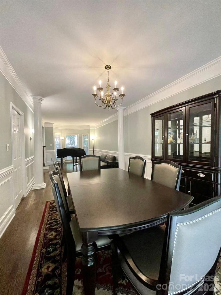 6025 Oakridge Court - Photo 15