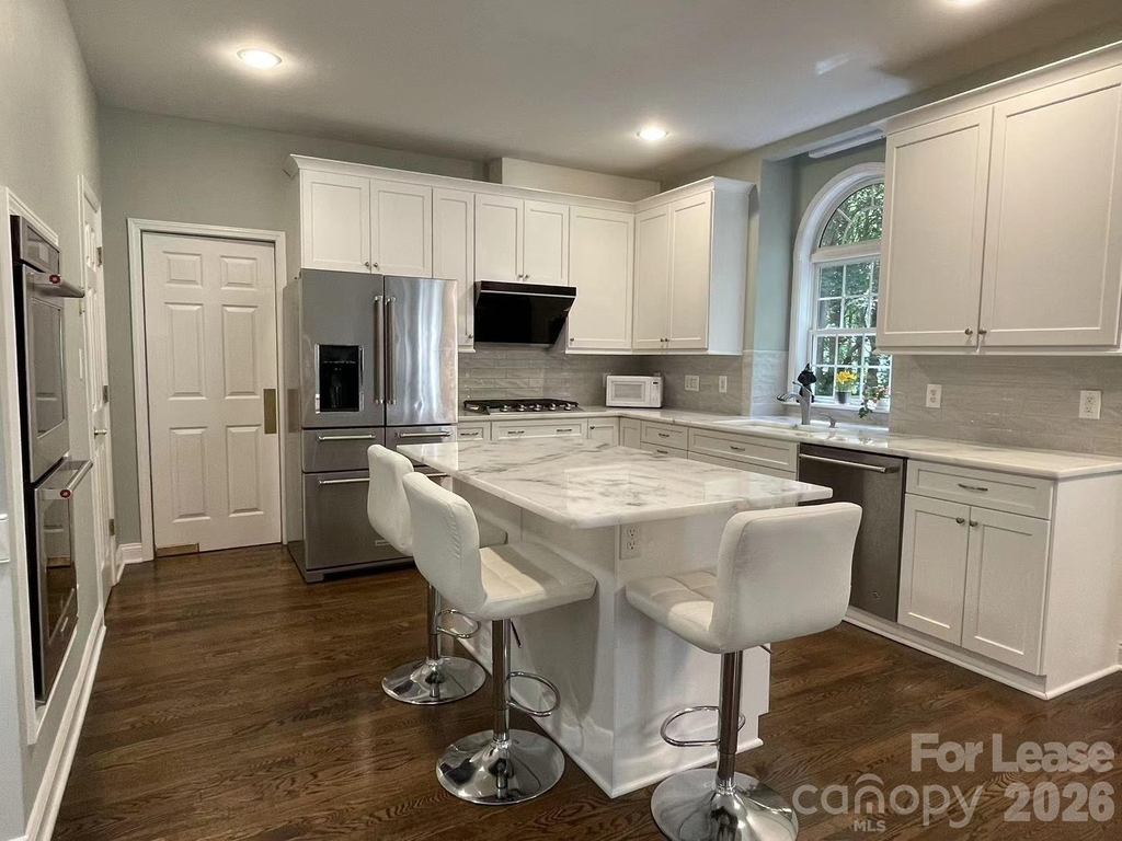 6025 Oakridge Court - Photo 3