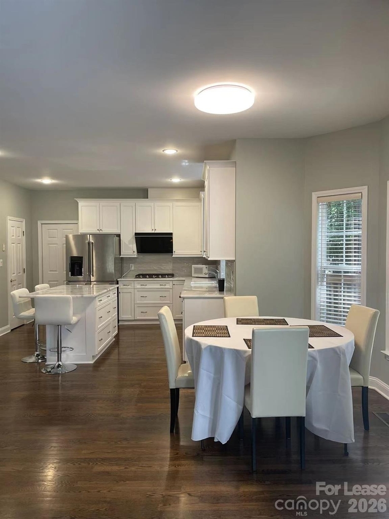 6025 Oakridge Court - Photo 9