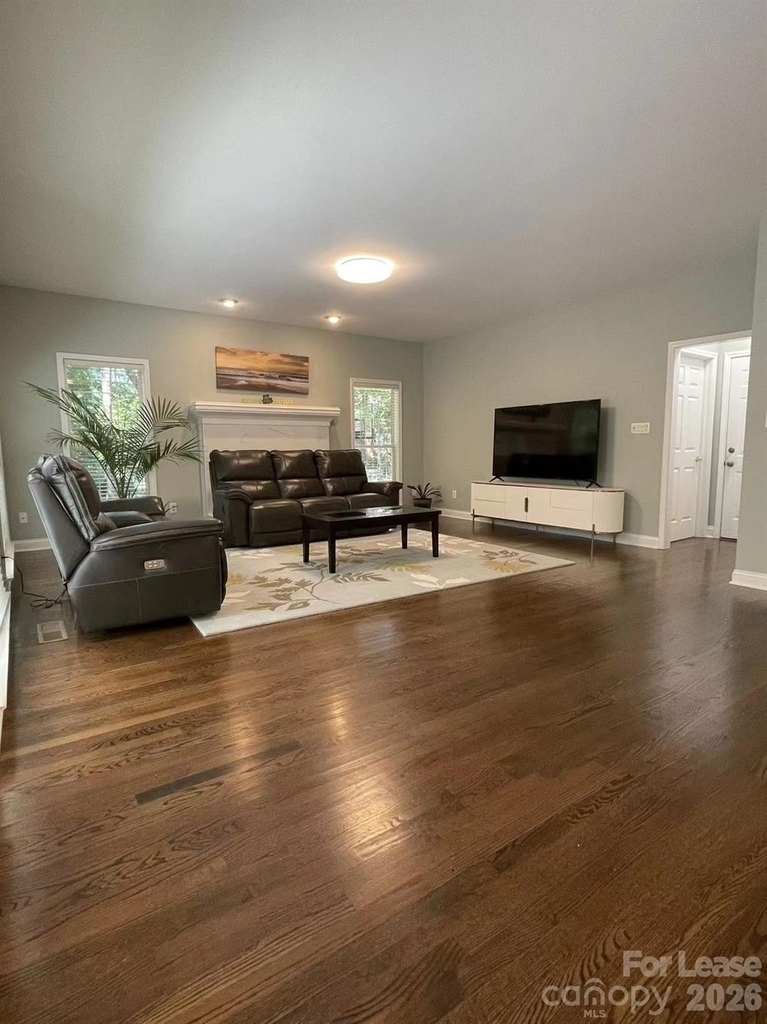 6025 Oakridge Court - Photo 12