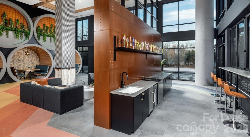1015 N Alexander Street - Photo 11
