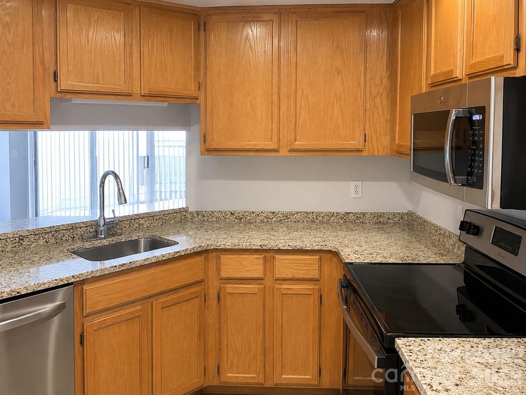 2557 Stockbridge Drive - Photo 7