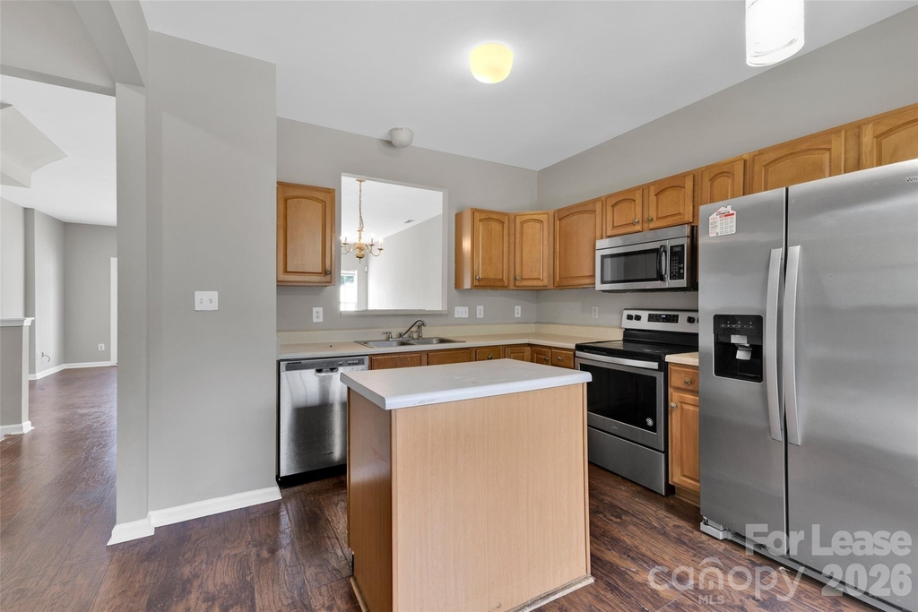 940 Tiger Lane - Photo 3