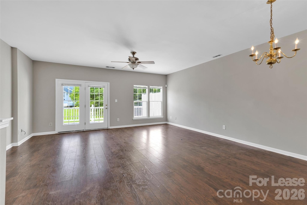 940 Tiger Lane - Photo 5