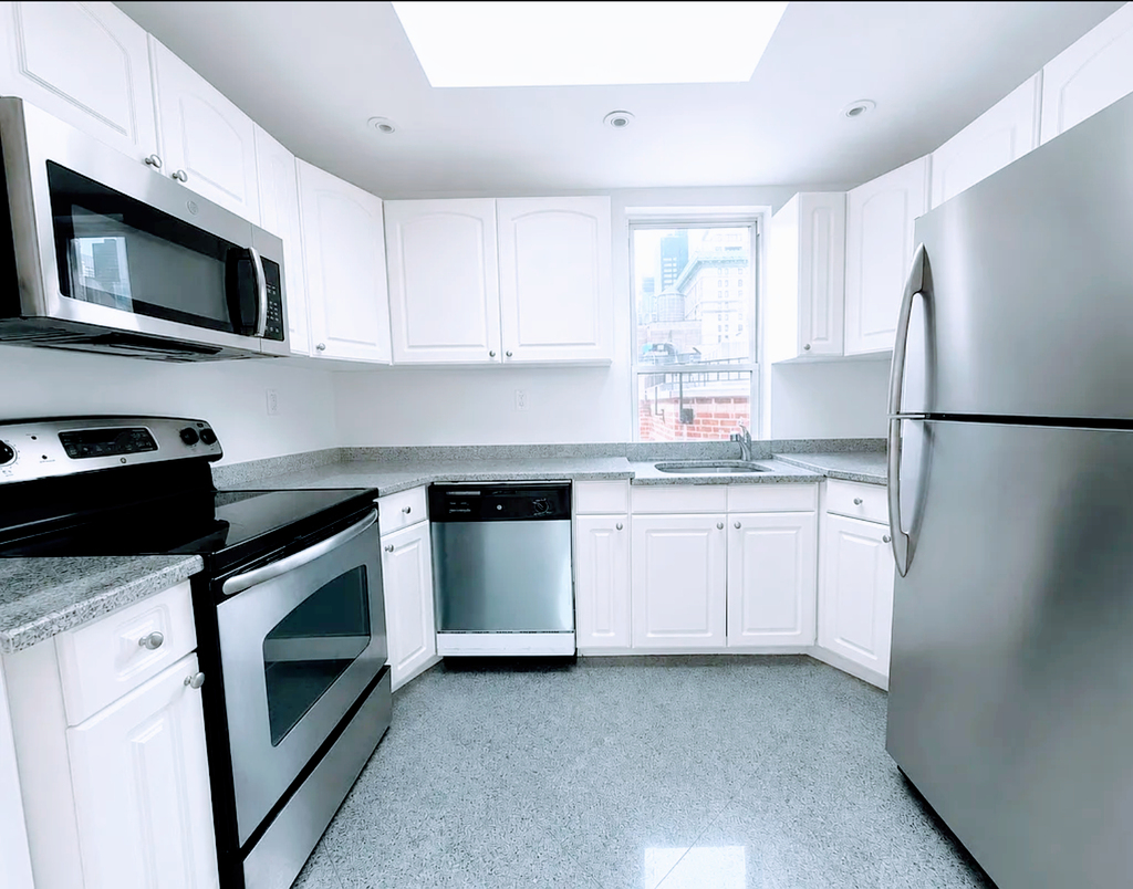 55 West 55th Street - Photo 2