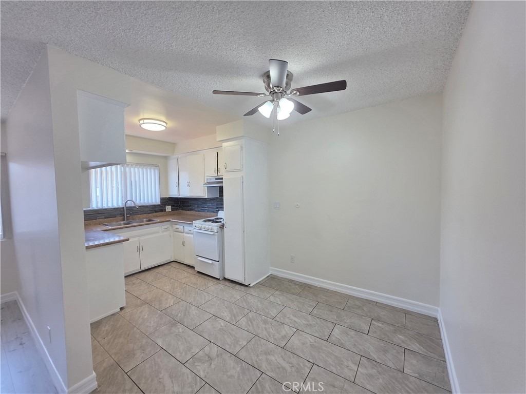 15436 Vanowen - Photo 2