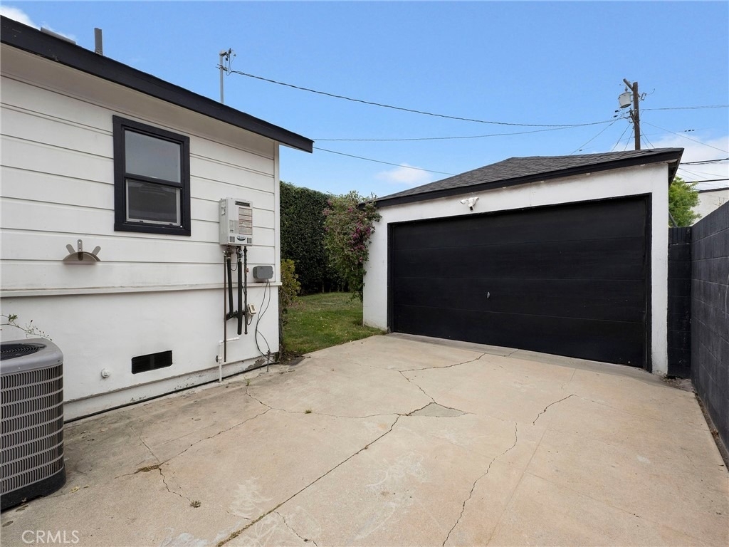 1021 E 65th Street - Photo 36