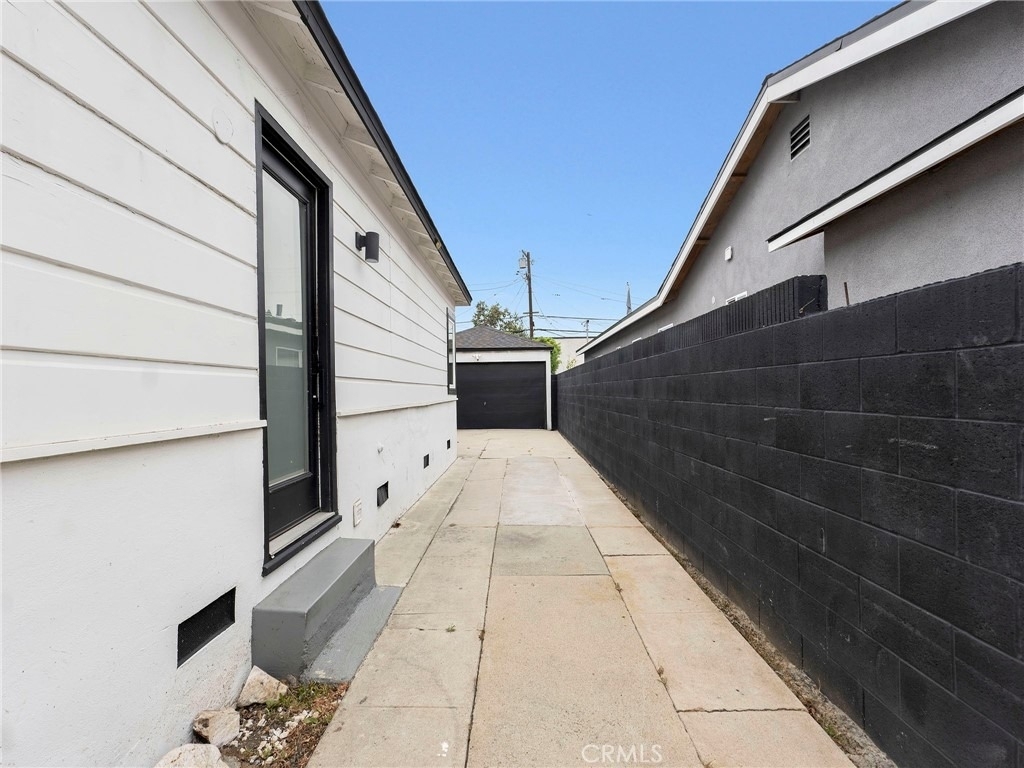 1021 E 65th Street - Photo 37