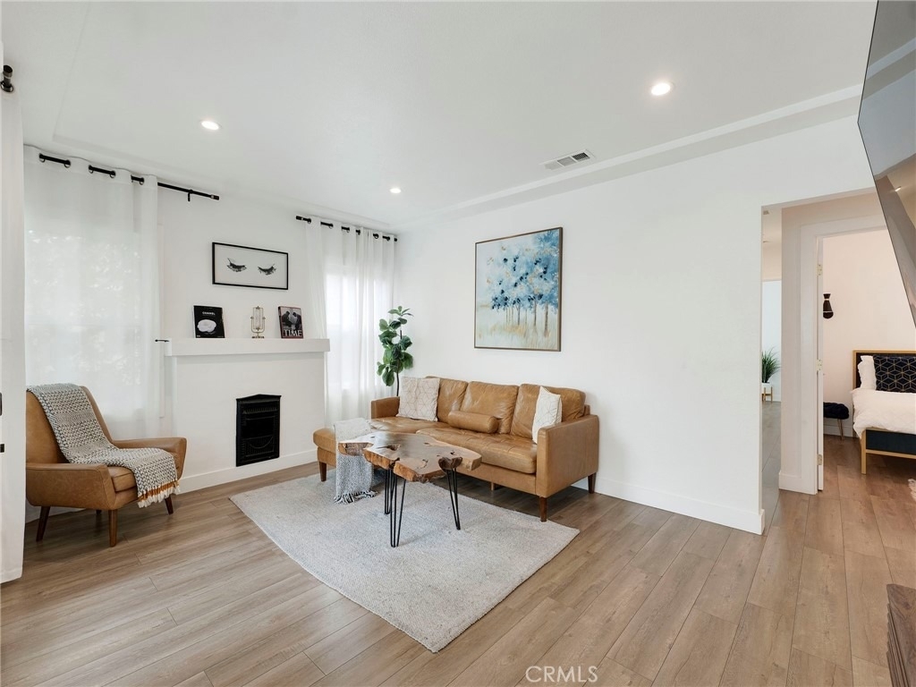 1021 E 65th Street - Photo 7