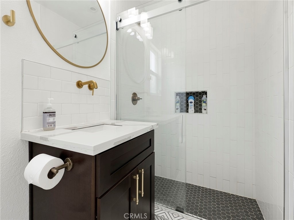 1021 E 65th Street - Photo 25