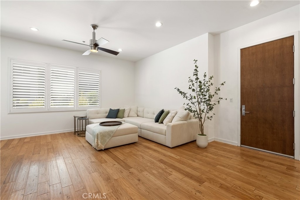 21 Gramercy - Photo 2