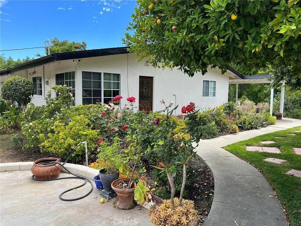 352 West Road - Photo 1