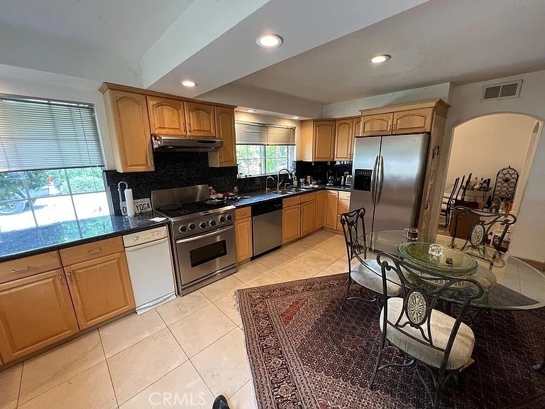 352 West Road - Photo 4
