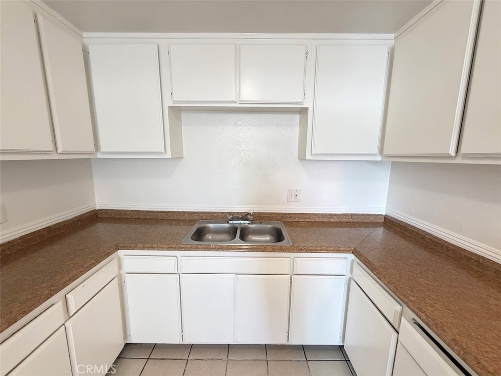 1056 E Phillips - Photo 3