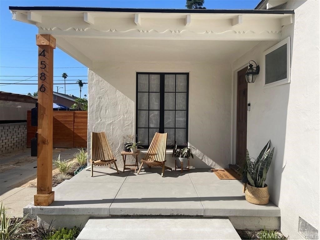 4586 Sunnyside Drive - Photo 2