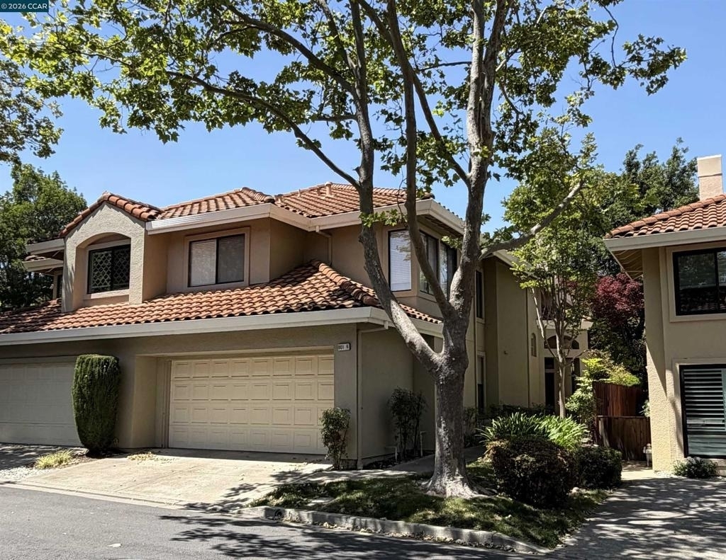801 Lakemont Pl - Photo 0