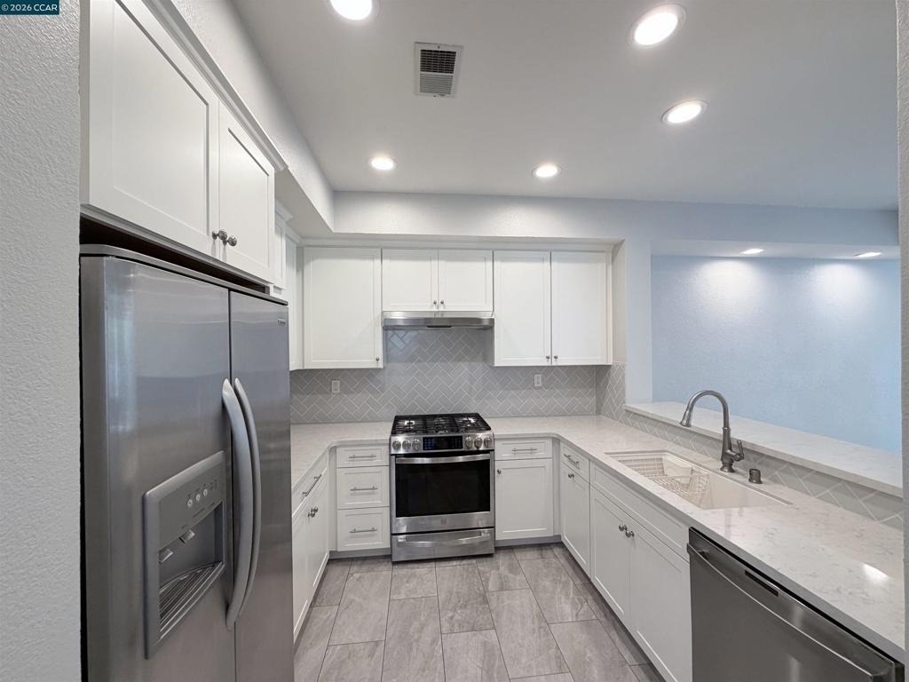 801 Lakemont Pl - Photo 3