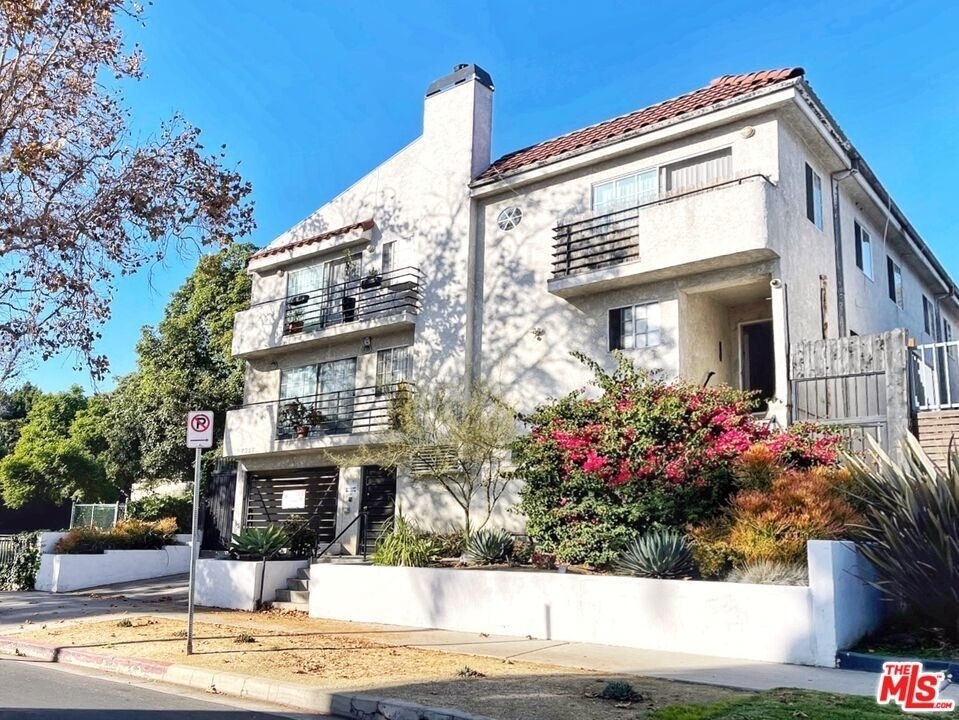 7327 Willoughby Avenue - Photo 0