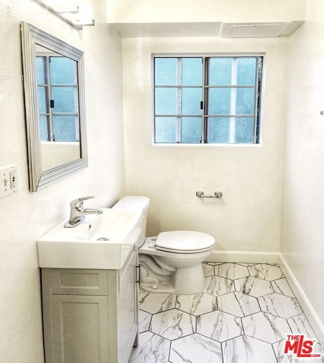 7327 Willoughby Avenue - Photo 17