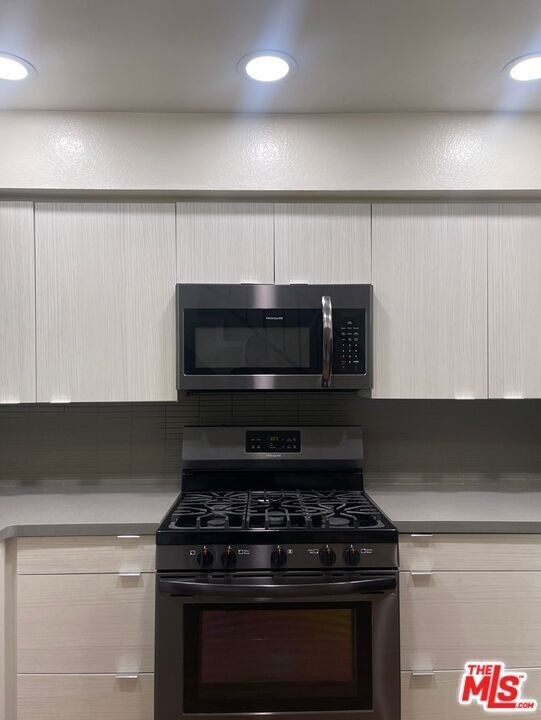 7327 Willoughby Avenue - Photo 18