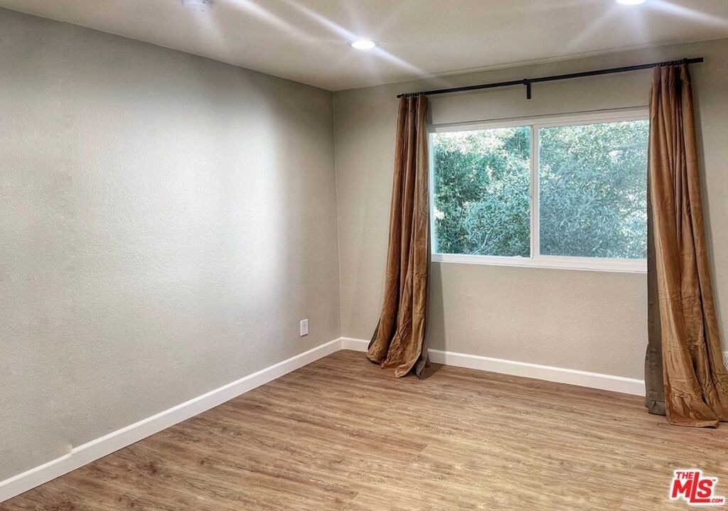 7327 Willoughby Avenue - Photo 13