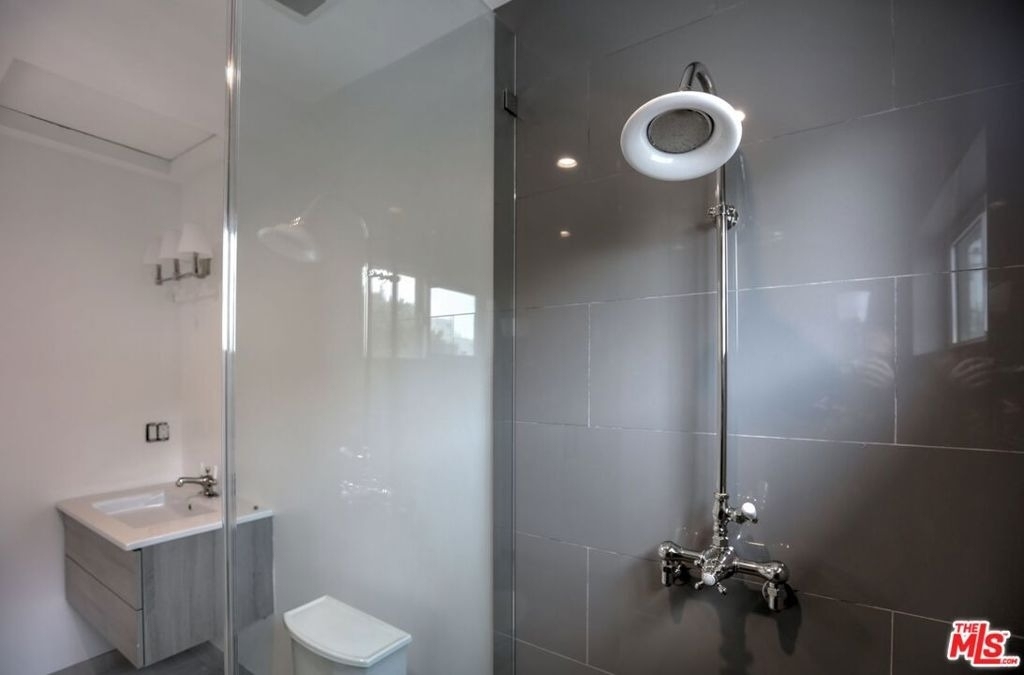 1105 Alta Loma Road - Photo 6