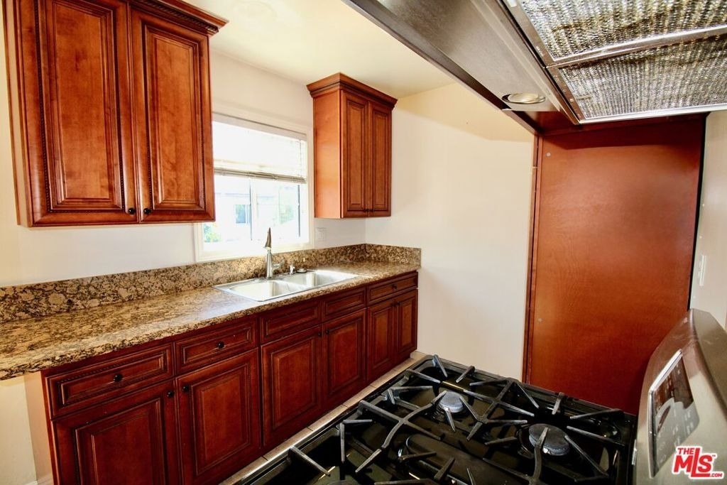 1319 E California Avenue - Photo 6