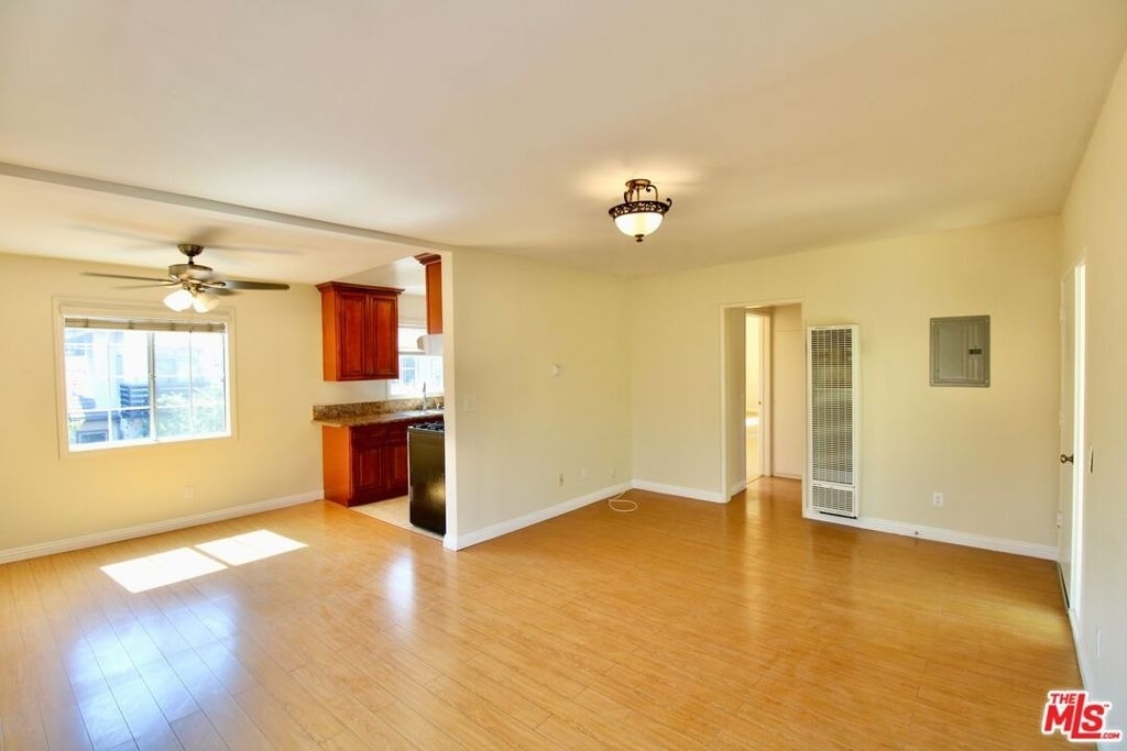 1319 E California Avenue - Photo 1