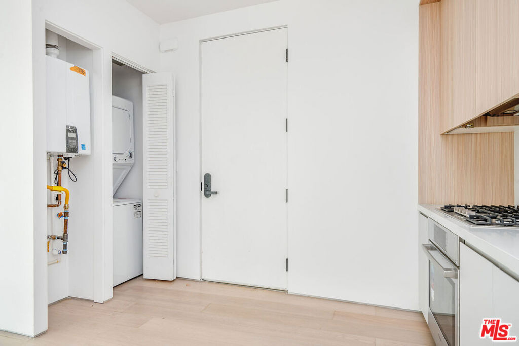 1136 N La Cienega Boulevard - Photo 6