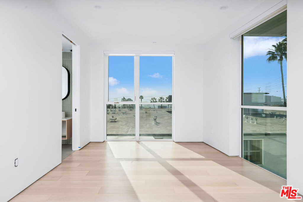 1136 N La Cienega Boulevard - Photo 0