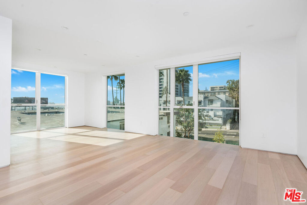 1136 N La Cienega Boulevard - Photo 1