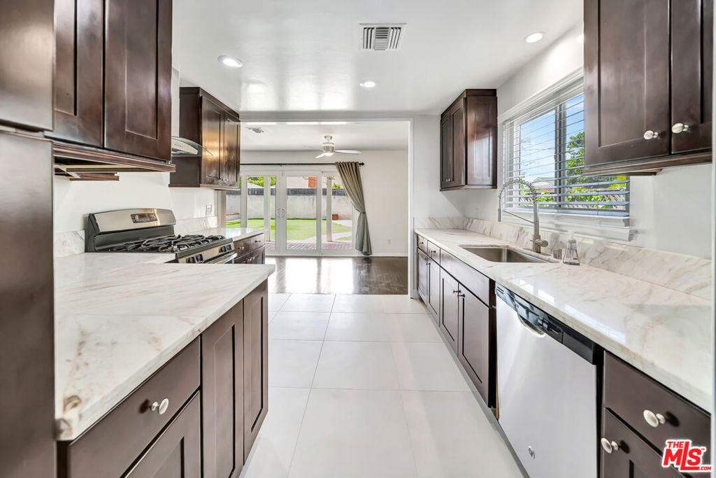 23008 Hamlin Street - Photo 3