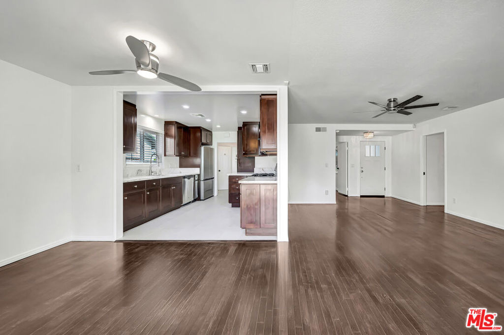23008 Hamlin Street - Photo 5