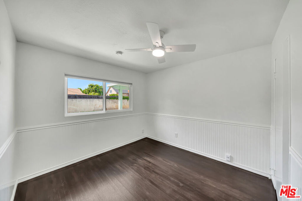 23008 Hamlin Street - Photo 19