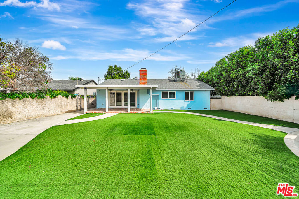 23008 Hamlin Street - Photo 22