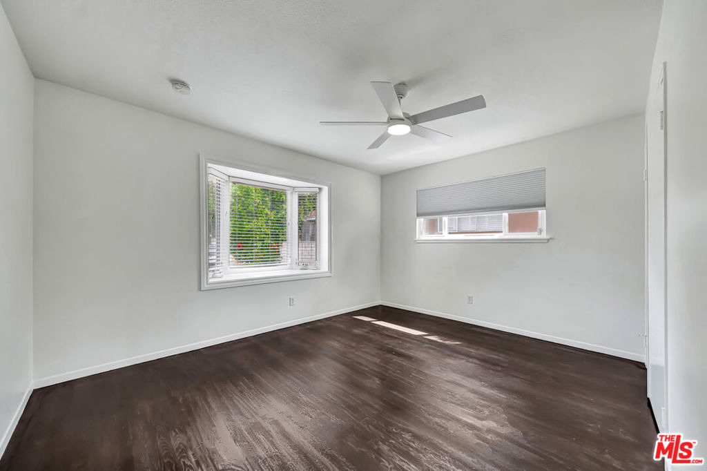 23008 Hamlin Street - Photo 17