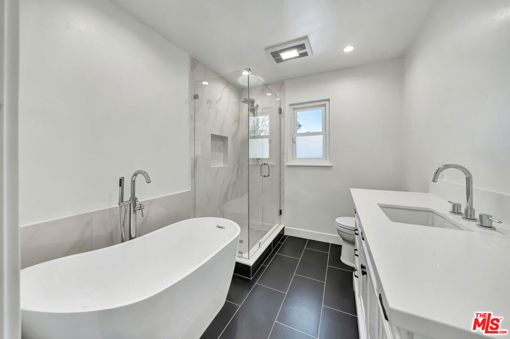 23008 Hamlin Street - Photo 16