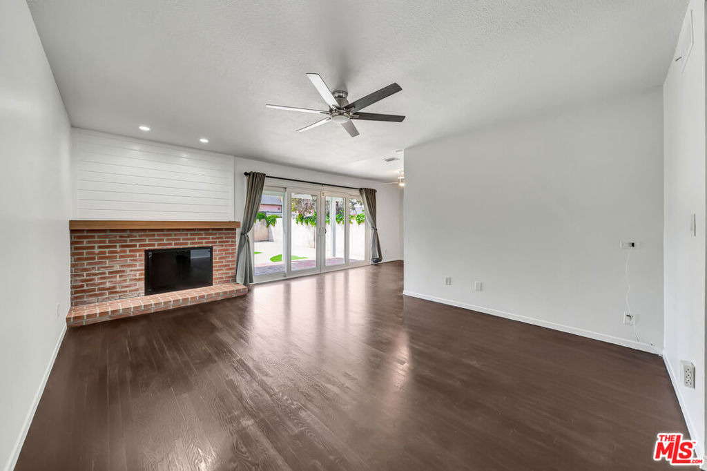 23008 Hamlin Street - Photo 7