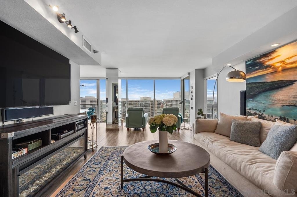 1810 Avenida Del Mundo - Photo 3