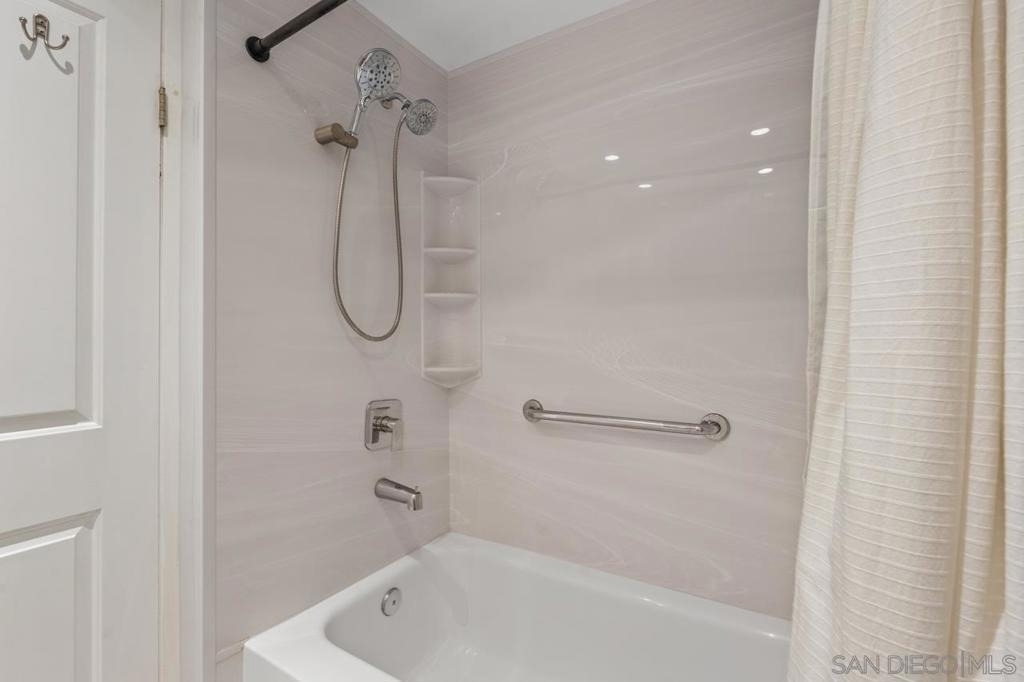 1810 Avenida Del Mundo - Photo 32