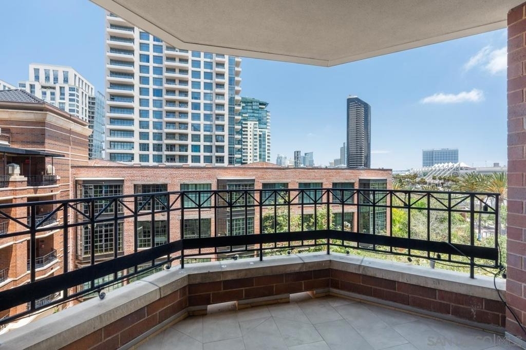 500 W Harbor Dr. - Photo 21